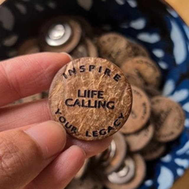 Thenga Lapel Pin
